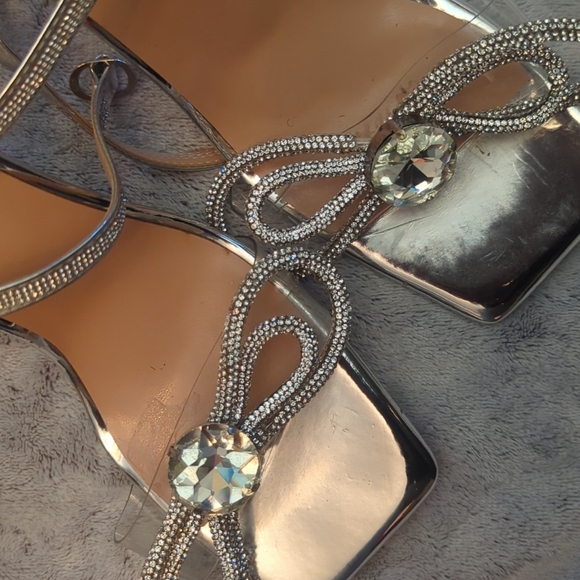 ELIZABETH SILVER DOUBLE BOW HEELS - Picture 5 of 5